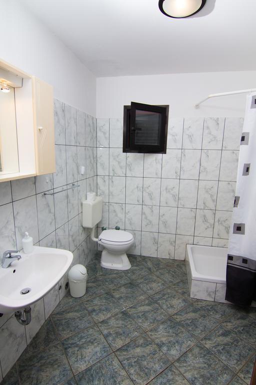 Apartmani Zuzic Krk Town Room photo