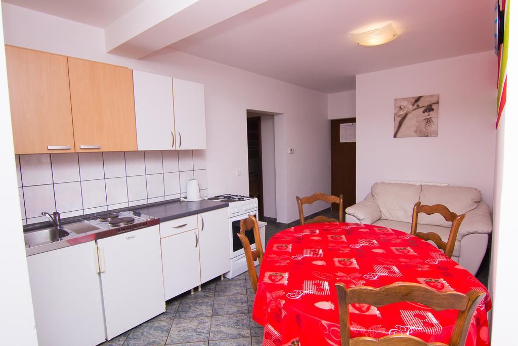 Apartmani Zuzic Krk Town Room photo